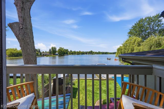 2123 Hampton Street, White Lake Charter Township, MI 48386