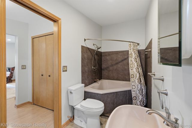 2123 Hampton Street, White Lake Charter Township, MI 48386