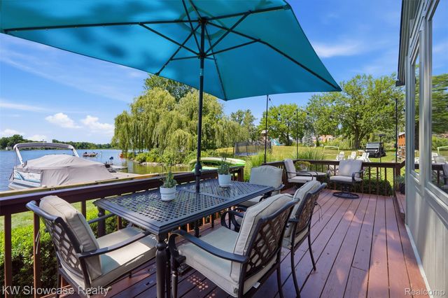 2123 Hampton Street, White Lake Charter Township, MI 48386