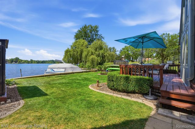 2123 Hampton Street, White Lake Charter Township, MI 48386