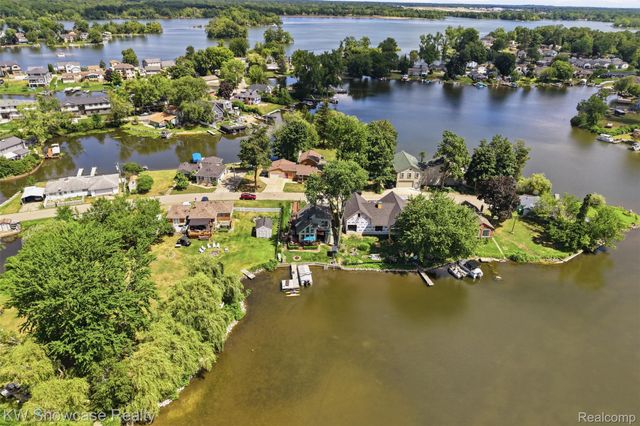 2123 Hampton Street, White Lake Charter Township, MI 48386