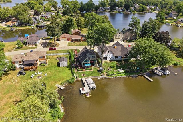 2123 Hampton Street, White Lake Charter Township, MI 48386