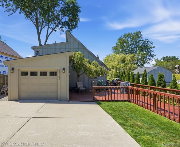 2123 Hampton Street, White Lake Charter Township, MI 48386