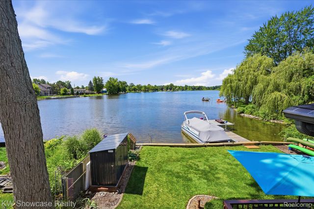 2123 Hampton Street, White Lake Charter Township, MI 48386