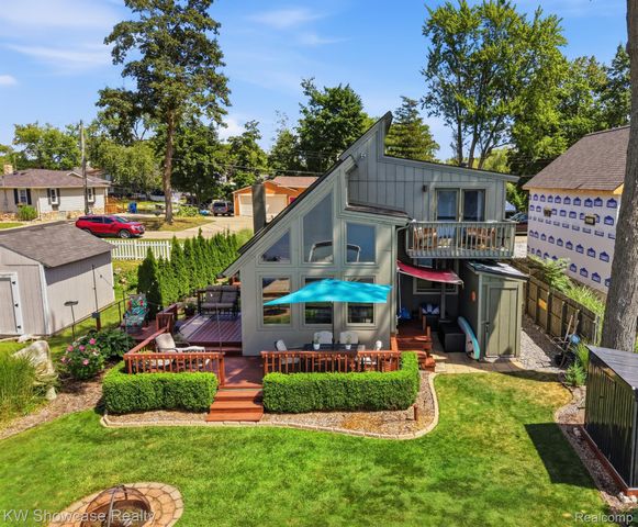 2123 Hampton Street, White Lake Charter Township, MI 48386