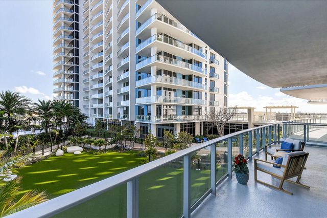 220 Lake Shore Drive 715, Lake Park, FL 33403