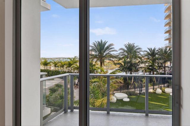 220 Lake Shore Drive 715, Lake Park, FL 33403