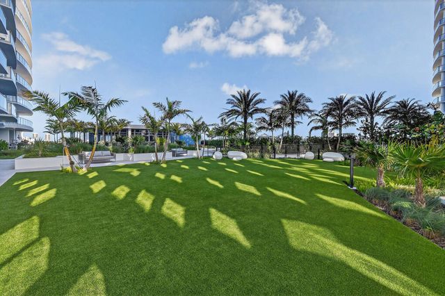 220 Lake Shore Drive 715, Lake Park, FL 33403