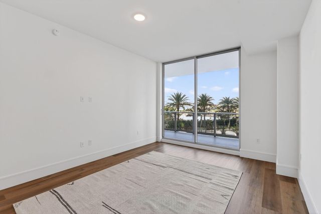 220 Lake Shore Drive 715, Lake Park, FL 33403