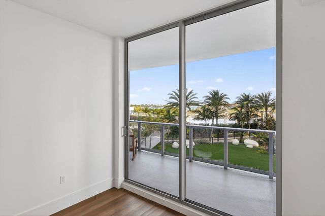 220 Lake Shore Drive 715, Lake Park, FL 33403