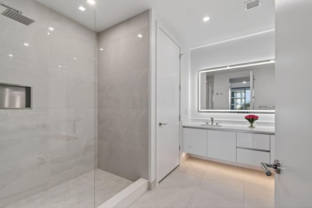 220 Lake Shore Drive 715, Lake Park, FL 33403