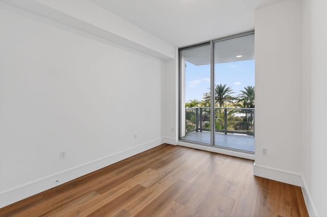 220 Lake Shore Drive 715, Lake Park, FL 33403