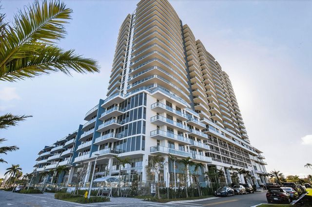 220 Lake Shore Drive 715, Lake Park, FL 33403