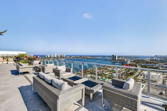 220 Lake Shore Drive 715, Lake Park, FL 33403