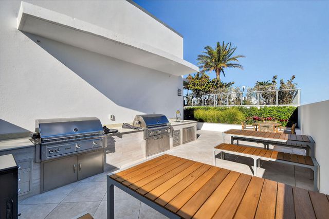 220 Lake Shore Drive 715, Lake Park, FL 33403