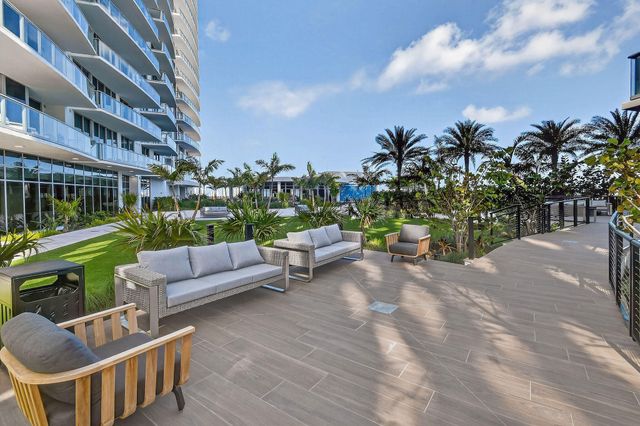 220 Lake Shore Drive 715, Lake Park, FL 33403