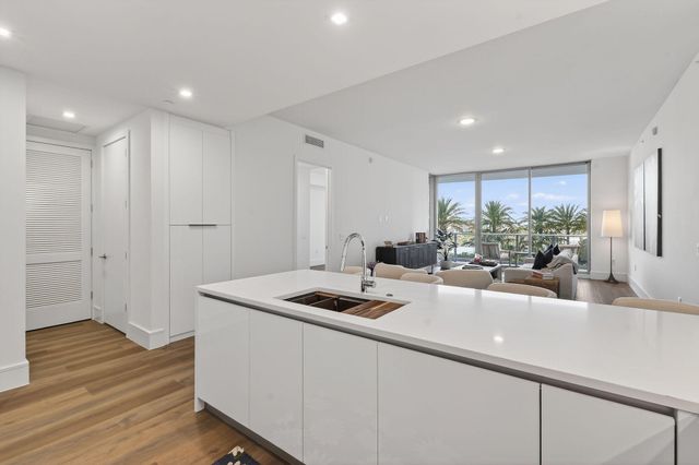 220 Lake Shore Drive 715, Lake Park, FL 33403