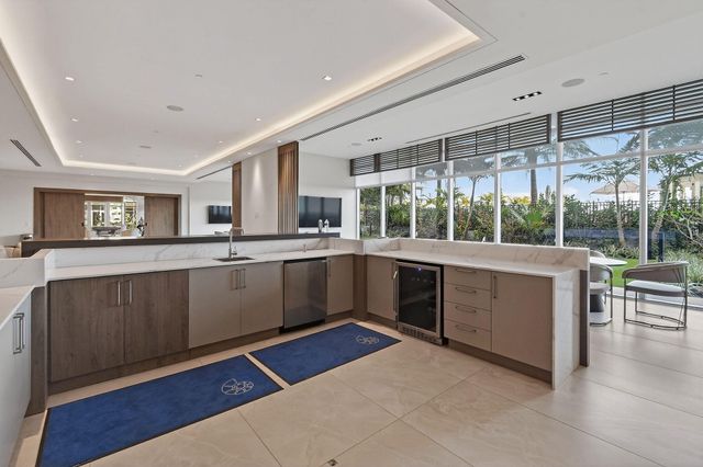 220 Lake Shore Drive 715, Lake Park, FL 33403