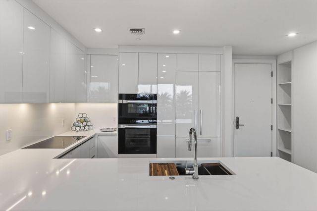 220 Lake Shore Drive 715, Lake Park, FL 33403