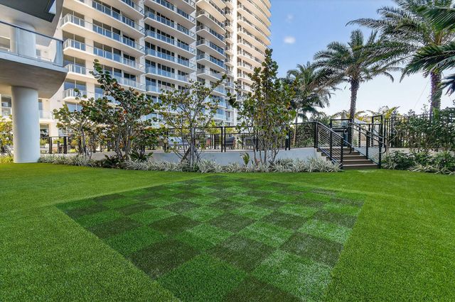 220 Lake Shore Drive 715, Lake Park, FL 33403