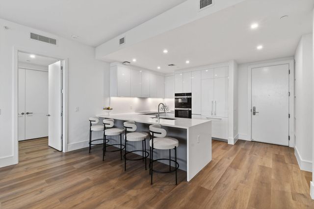 220 Lake Shore Drive 715, Lake Park, FL 33403