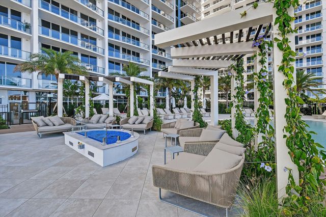 220 Lake Shore Drive 715, Lake Park, FL 33403