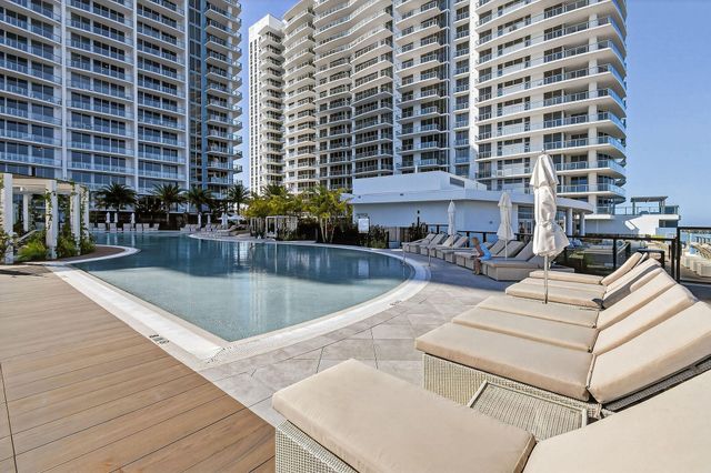 220 Lake Shore Drive 715, Lake Park, FL 33403