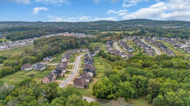 401 Hunter Bryce Ln, Lebanon, TN 37087