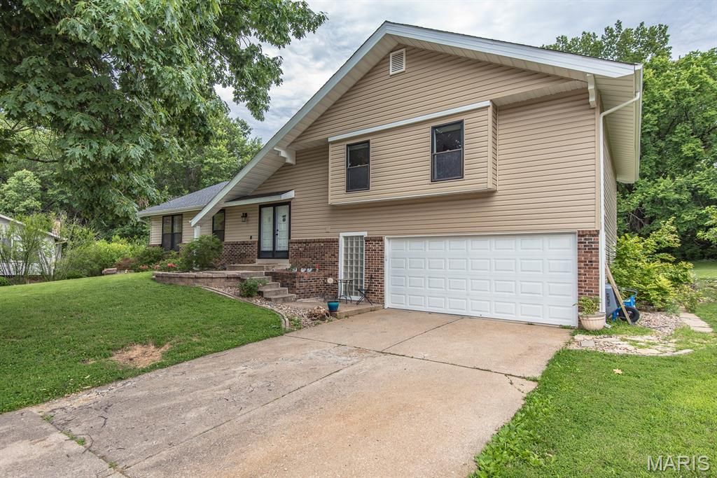 130 Satinwood Court, St Charles, MO 63304