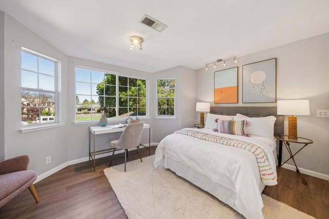 140 University Avenue, Los Altos, CA 94022