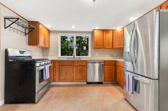 16 Clifford Ct, Hingham, MA 02043