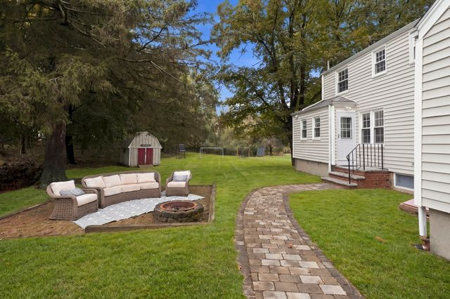 16 Clifford Ct, Hingham, MA 02043