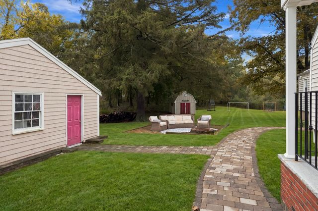 16 Clifford Ct, Hingham, MA 02043