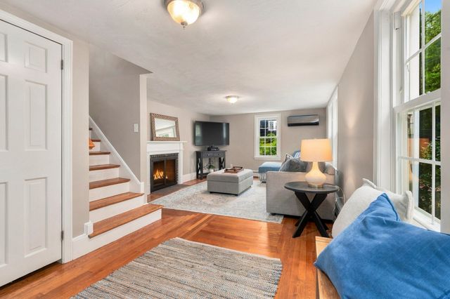 16 Clifford Ct, Hingham, MA 02043