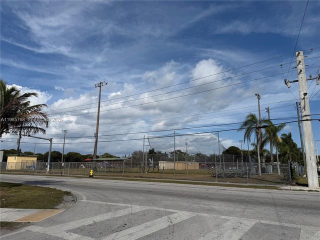 756 NW 5 St, Florida City, FL 33034