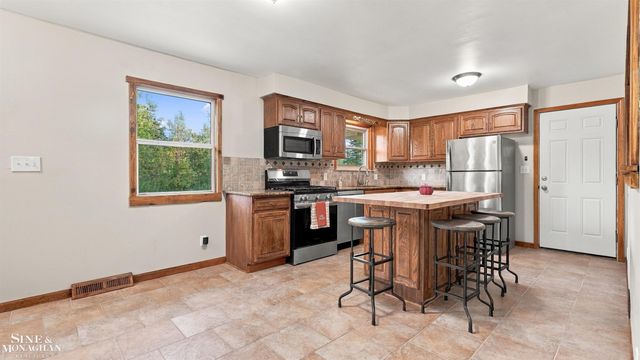 2310 Fred W Moore Highway, St Clair Twp, MI 48079