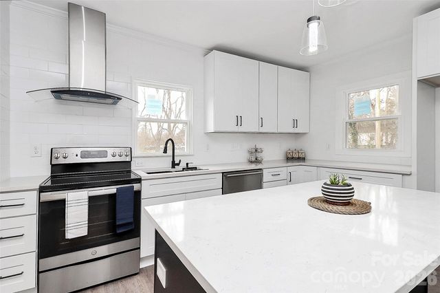 511 W Oakwood Avenue, Albemarle, NC 28001