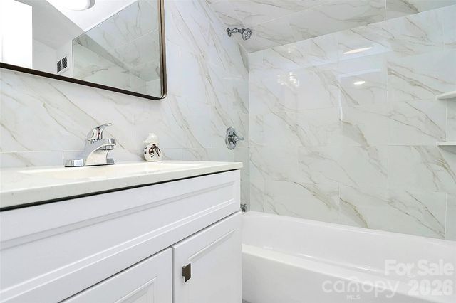 511 W Oakwood Avenue, Albemarle, NC 28001