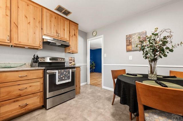 26 Scotland Rd, Pueblo, CO 81001