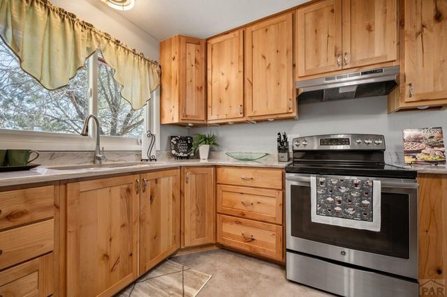 26 Scotland Rd, Pueblo, CO 81001