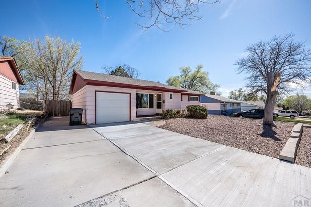 26 Scotland Rd, Pueblo, CO 81001