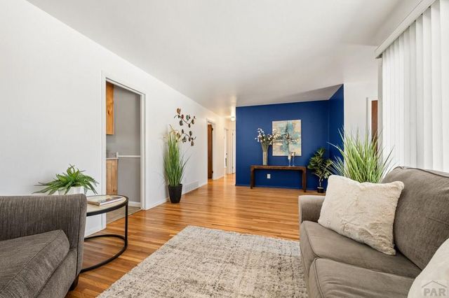 26 Scotland Rd, Pueblo, CO 81001