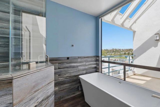 2558 Navarra Drive E, Carlsbad, CA 92009