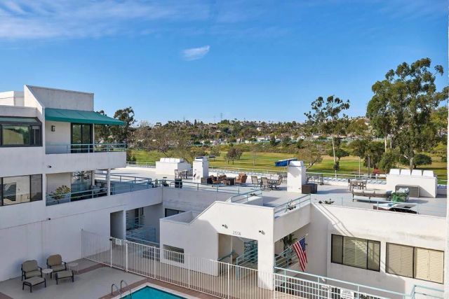 2558 Navarra Drive E, Carlsbad, CA 92009