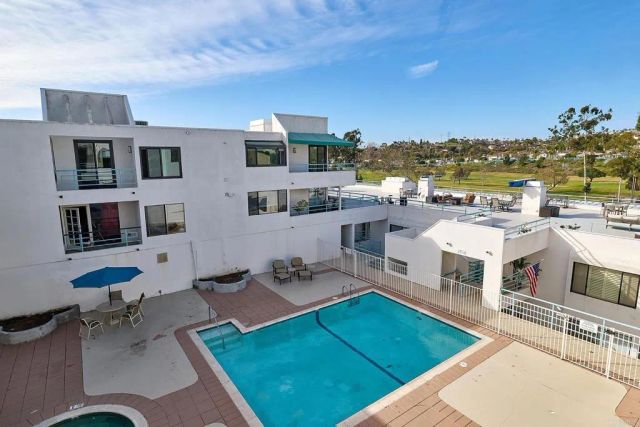 2558 Navarra Drive E, Carlsbad, CA 92009