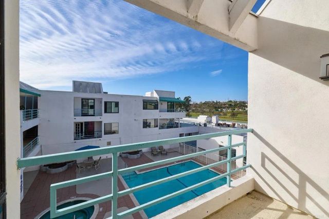 2558 Navarra Drive E, Carlsbad, CA 92009