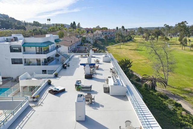 2558 Navarra Drive E, Carlsbad, CA 92009