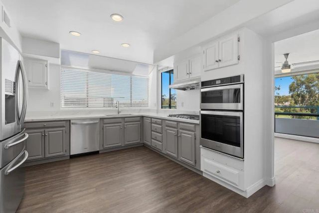 2558 Navarra Drive E, Carlsbad, CA 92009