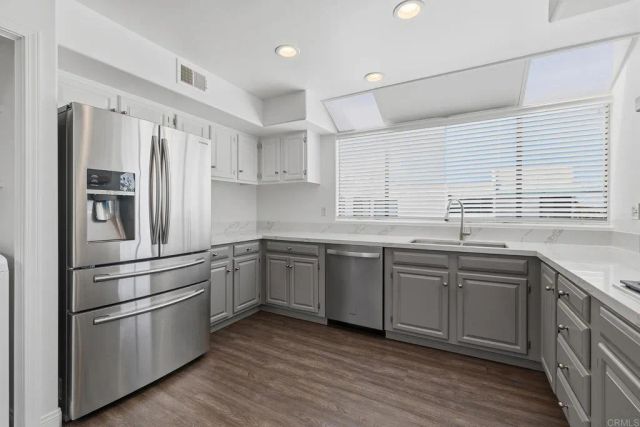 2558 Navarra Drive E, Carlsbad, CA 92009