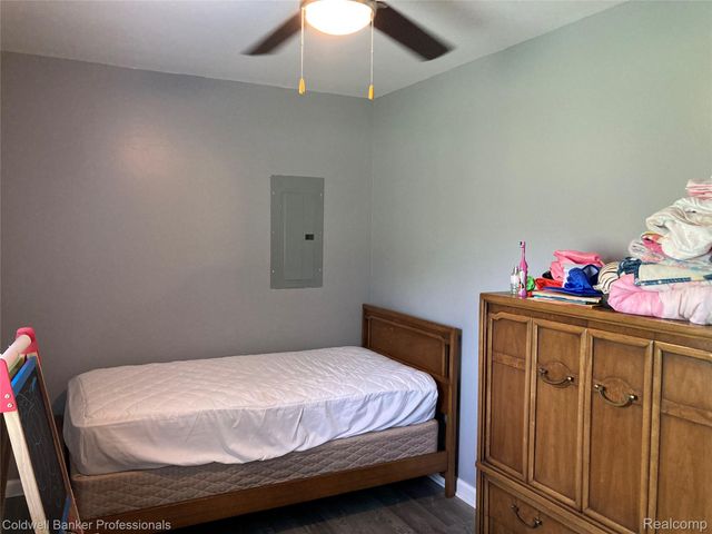 63 Parkdale Avenue, Pontiac, MI 48340